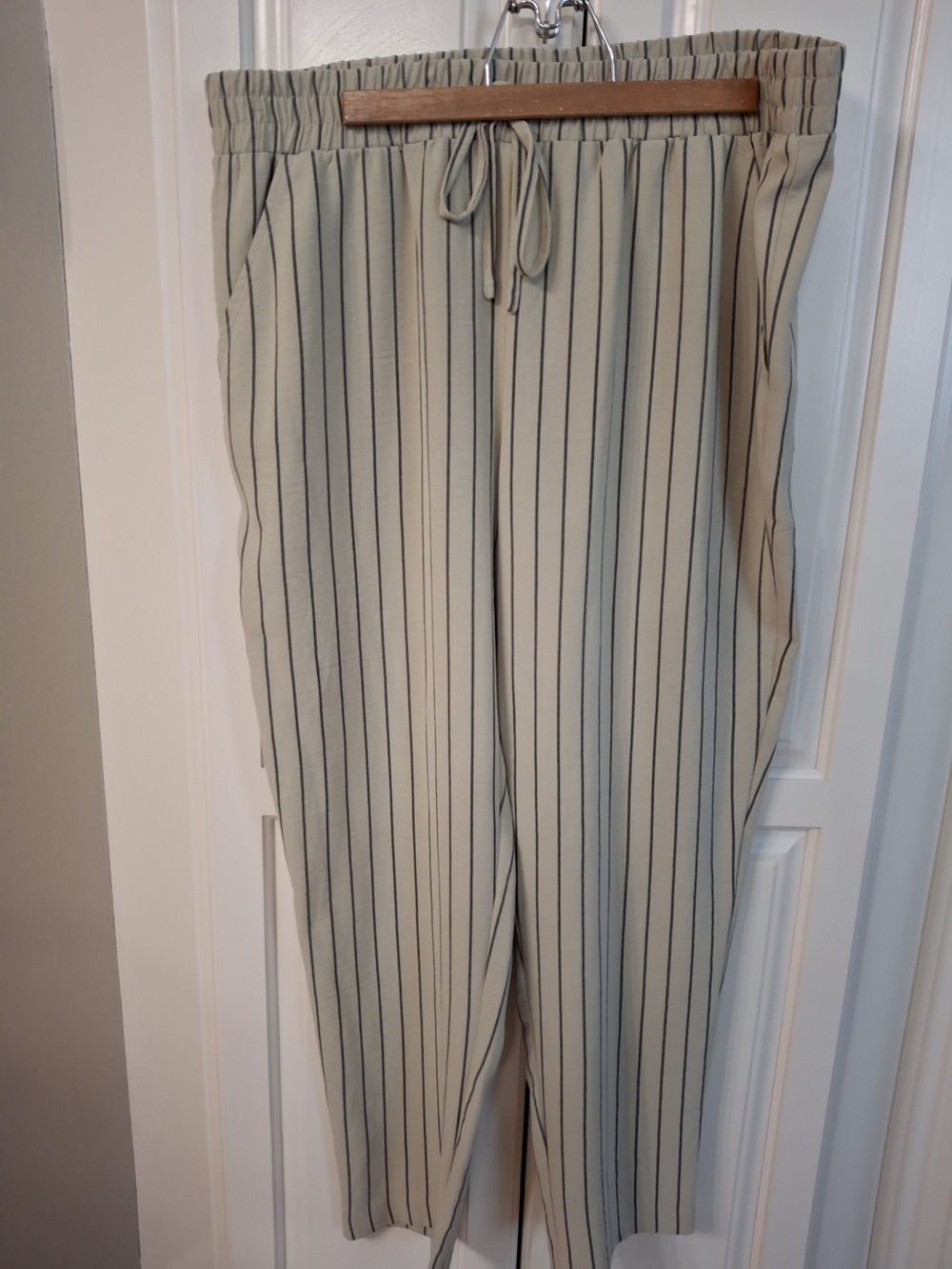 Striped Elastic-Waist Trousers - Light Tan/Black